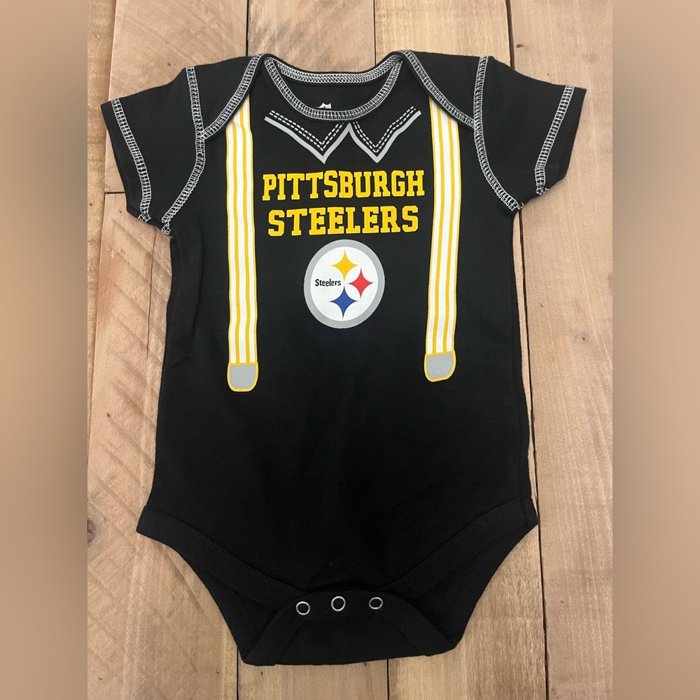 NFL Team Apparel Pittsburgh Steelers  Onesie Size 6-9 Months.